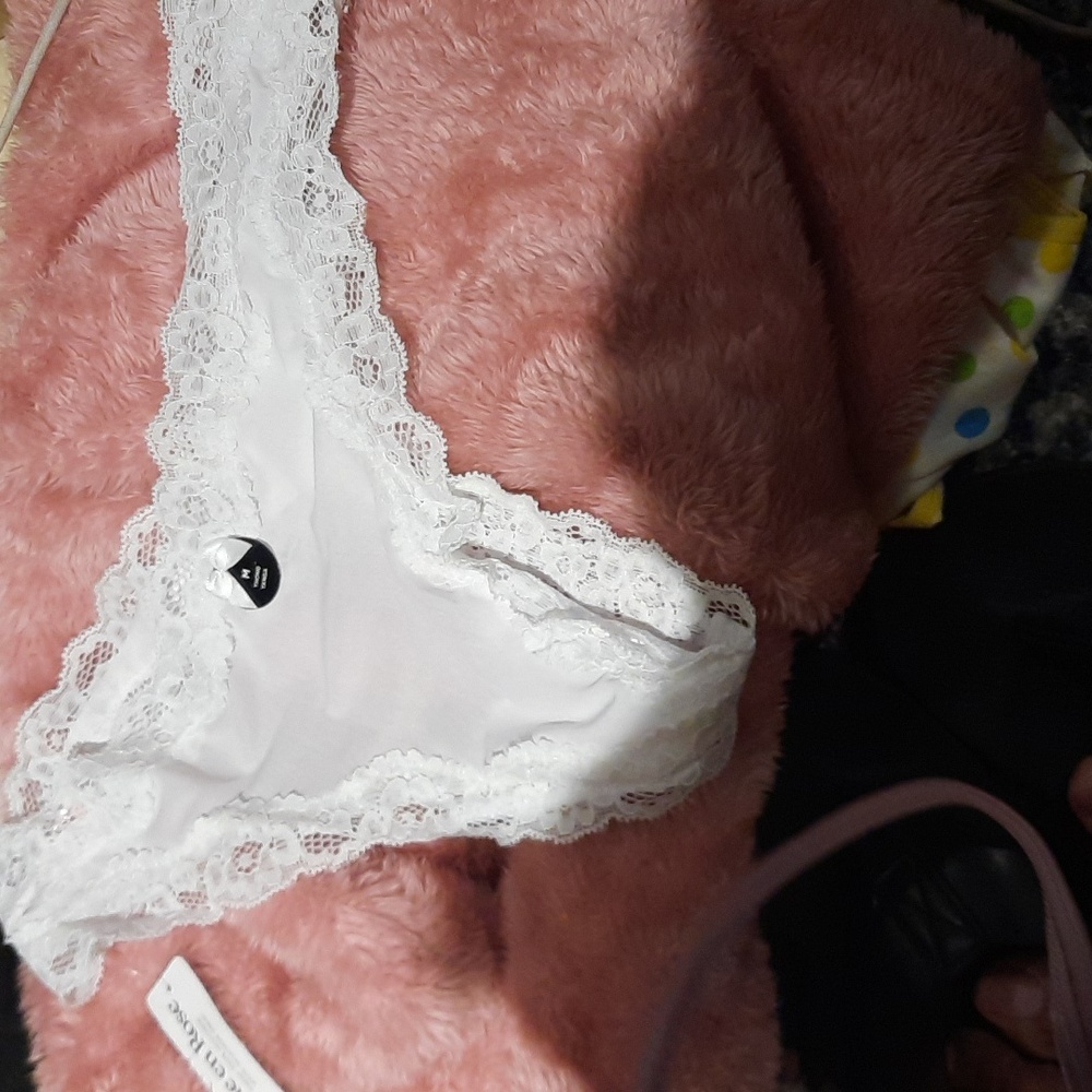 NWT LA VIE EN ROSE White Honeymoon Floral Lace Pattern Panties Thongs